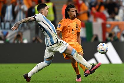 Enzo Fernández se mide con Nathan Ake, en el Mundial