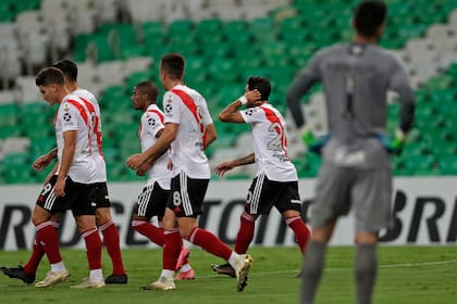 Argentina's River Plate Gonzalo Montiel (2-R) celebrates after scoring a penalty kick during the Copa Libertadores football tournament group stage match between Brazil's Fluminense and Argentina's River Plate at Maracana Stadium in Rio de Janerio, Brazil, on April 22, 2021. 
