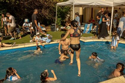 A festejar en la piscina: ¡Argentina finalista!