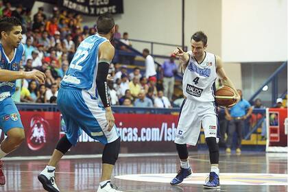 Argentino ganó con autoridad y pasó a semifinales