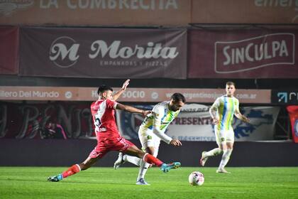 Argentinos empezó perdiendo, pero le dio vuelta el partido a Aldosivi en La Paternal y ganó 2-1