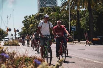 El argentino Pedro Angulo decidió suspender sus tours en bicicleta