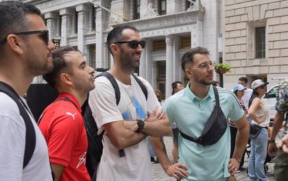 Argentinos pasean por las calles de Nueva York en la previa del partido del conjunto de Lionel Scaloni ante Chile