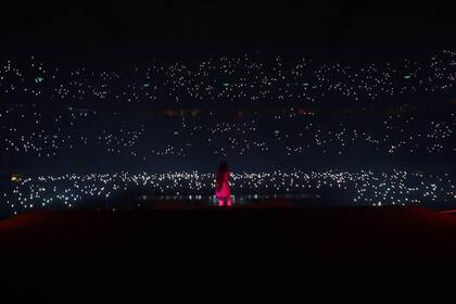 Ariana Grande cantando "Somewhere Over The Rainbow" en su show sold out en DirecTV Arena