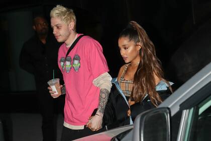 Davidson estuvo comprometido con la cantante Ariana Grande