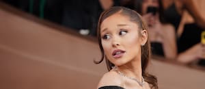 Ariana Grande y su opinión frente a la portada de una revista en la que apareció con seis dedos