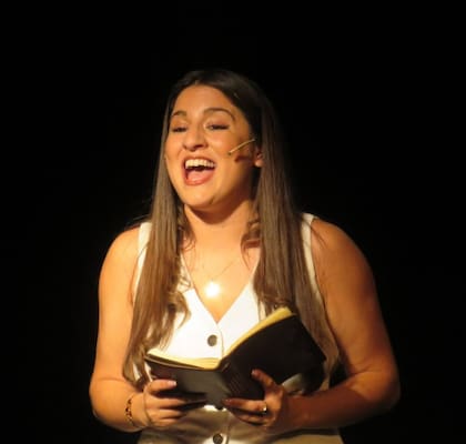 Arianna Degoas es una artista multifacética; canta, actúa, produce y conduce (Foto: Instagram/@aridegoas)