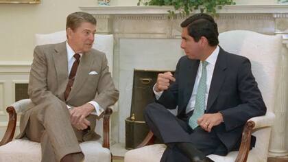 Arias dice que su relación con Reagan fue "muy tensa" después que le dijera "que no en su propia cara al presidente más poderoso del planeta".