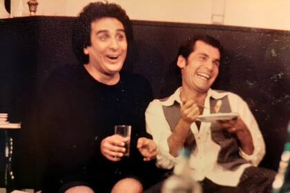 Ariel Abadi y Walter Ferreyra Ramos, en Los muchachos de la banda, versión 1994, en el teatro Empire