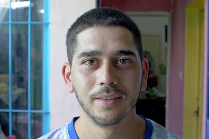 Ariel Correa (30) vivió en la calle. Cuenta que llegó a lo de Amalia "justo a tiempo, cuando estaba muy perdido y no sabía a dónde ir". En ese lugar, dice que encontró "un refugió y más: la madre que no tenía"