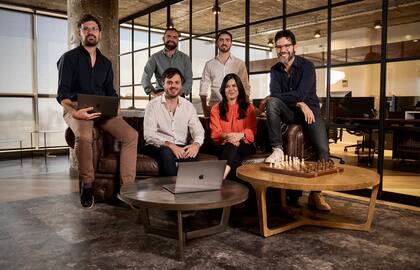 Ariel Gesto, Liliana Gary, Gonzalo Sainz Trápaga, Ignacio Rossetti, Federico Martinez y Pablo Vergne, management de InvGate
