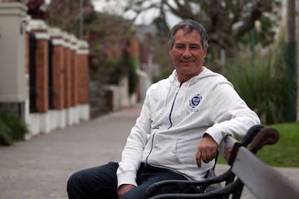 Ariel Holan, el DT de fútbol que comenzó en el hockey