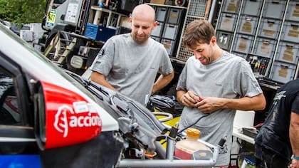 Ariel Jatón y Gastón Scazzuso trabajando en el Acciona
