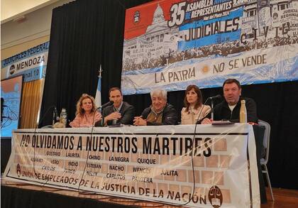 Ariel Lijo, en la asamblea del gremio de los judiciales, donde hubo consignas contra el Gobierno