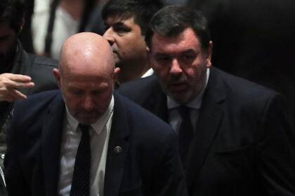 Ariel Lijo, junto a Waldo Wolff, en el acto por el Día del Holocausto en el Palacio Libertad