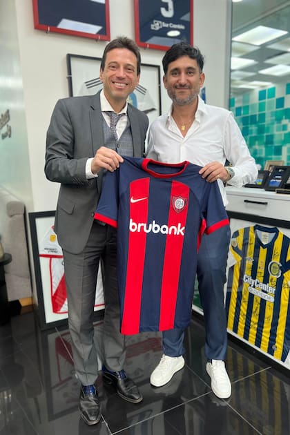 Ariel Vallejo junto al presidente de San Lorenzo, Marcelo Moretti