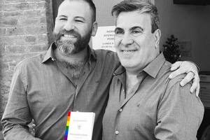 Ariel y Beto se conocieron cuando ambos estaban casados con las madres de sus hijas e hijos; hace seis años pudieron poner en palabras su orientación sexual y en diciembre de 2017 se casaron