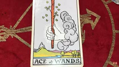 Aries tendrá la carta del as de bastos, relacionada con la familia