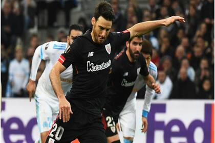 Aritz Aduriz, de 39 años, juega en Athletic Bilbao y está valorizado en 1,1 millones de dólares.
