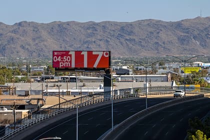 Arizona toma medidas para asistir a la población ante el calor extremo de mayo