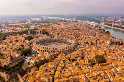 Arlés fue fundada por los griegos en el siglo VI a.C. pero fueron los romanos, que se la tomaron en 123 a.C
Foto: Getty Images