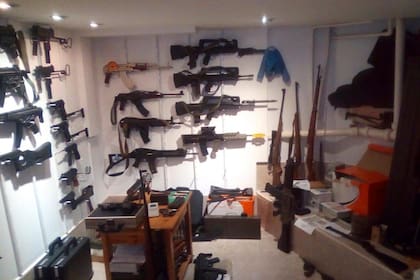 El año pasado fue descubierto el almacenamiento y comercialización de fusiles; la ruta de las armas llegó hasta carteles narco brasileños