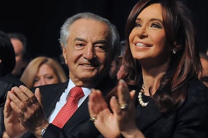 Armando Cavalieri, con Cristina Kirchner; ahora dice que no la apoyaría y que "es parte del pasado del peronismo"