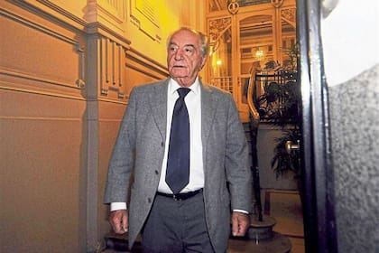 Armando Cavalieri, el jefe del gremio mercantil, acordó la paritaria con las tres cámaras del sector; suba el salario básico de 35.790 a 50.687 pesos