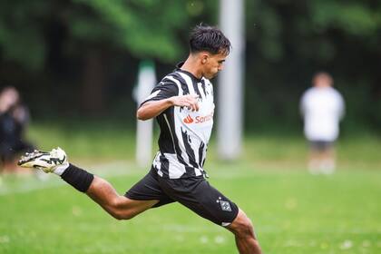 Armando Güner, jugando para Borussia Mönchengladbach durante el 2024