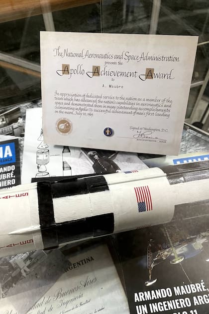 Armando Maubré recibió el reconocimiento Apollo Achievement Award por parte de la NASA