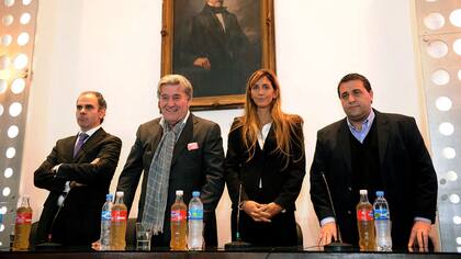 Armando Pérez junto a sus compañeros del Comité de Regularización de AFA