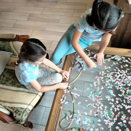 Armar primero los bordes puede ser una de las claves para armar los rompecabezas más grandes