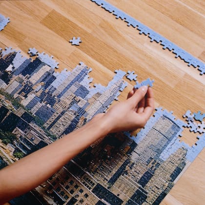 Armar rompecabezas, un juego que permite entrenar la memoria