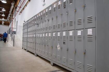 Armarios donde los usuarios pueden guardar sus pertenencias, en el centro “Bepo Ghezzi”