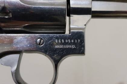 El revolver Taurus 357 fue encontrado con 5 cartuchos intactos y una vaina