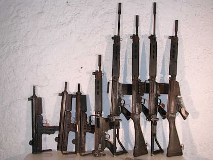 Armas de uso exclusivo militar y de fuerzas de seguridad argentinas halladas en las favelas de Río de Janeiro
