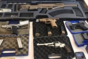 35 detenidos, exempleados del Renar involucrados y 120 pistolas, revólveres y fusiles incautados