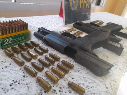 Armas secuestradas por la Policía Federal en un megaoperativo en Rosario