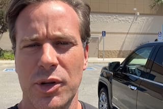 Armie Hammer hizo polémicas declaraciones sobre sus prácticas sexuales y su "caída" en Hollywood