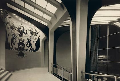 "Armonía plástica", el mural de Maruja Mallo que estaba en el cine Los Ángeles (Wikimedia Commons)