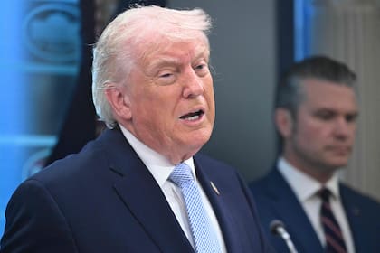 Armstrong acuñó el término basándose en su observación de que el presidente tiene una "baja tolerancia al dolor político o económico"