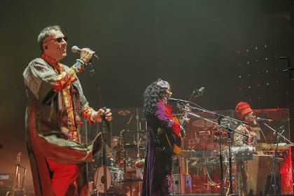 El grupo Tribalistas (Arnaldo Antunes, Marisa Monte y Carlinhos Brown) en su recital del Luna Park de 2019; Monte tocará como solista el 23 de este mes en el Gran Rex