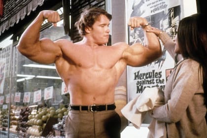 Arnold Schwarzenegger en una escena de Hércules en Nueva York (1969)