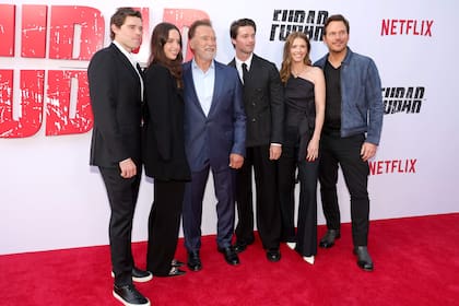 Arnold Schwarzenegger junto a su yerno Chris Pratt y sus hijos Christophe, Christina, Patrick y Katherine