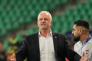 Arnold, técnico de Irak, siente la pasión del país y busca superar el repechaje al Mundial