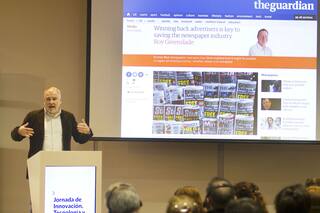 Aron Pilhofer: "Todos sabemos cómo va a terminar la historia del papel"