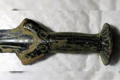 Los expertos se sorprendieron al encontrar una espada de este estilo en el área porque hace 3300 años estaba escasamente poblada