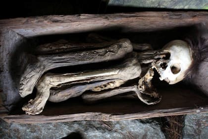 Realizaban un largo proceso de deshidratación y ahumado que hizo conocidos a sus difuntos como "las momias de fuego"