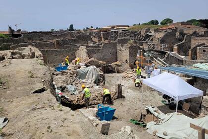 Los arqueólogos de Pompeya declararon el 27 de junio que habían descubierto en un fresco antiguo el precursor de la pizza actual, pero sin el queso ni los tomates. 