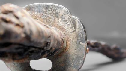 Arqueólogos de la Oficina Estatal de Preservación de Monumentos de Berlín hallaron esta Wakizashi